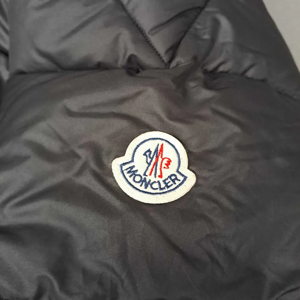 MONCLER ZIPPED PADDED COAT SIZE 3XL