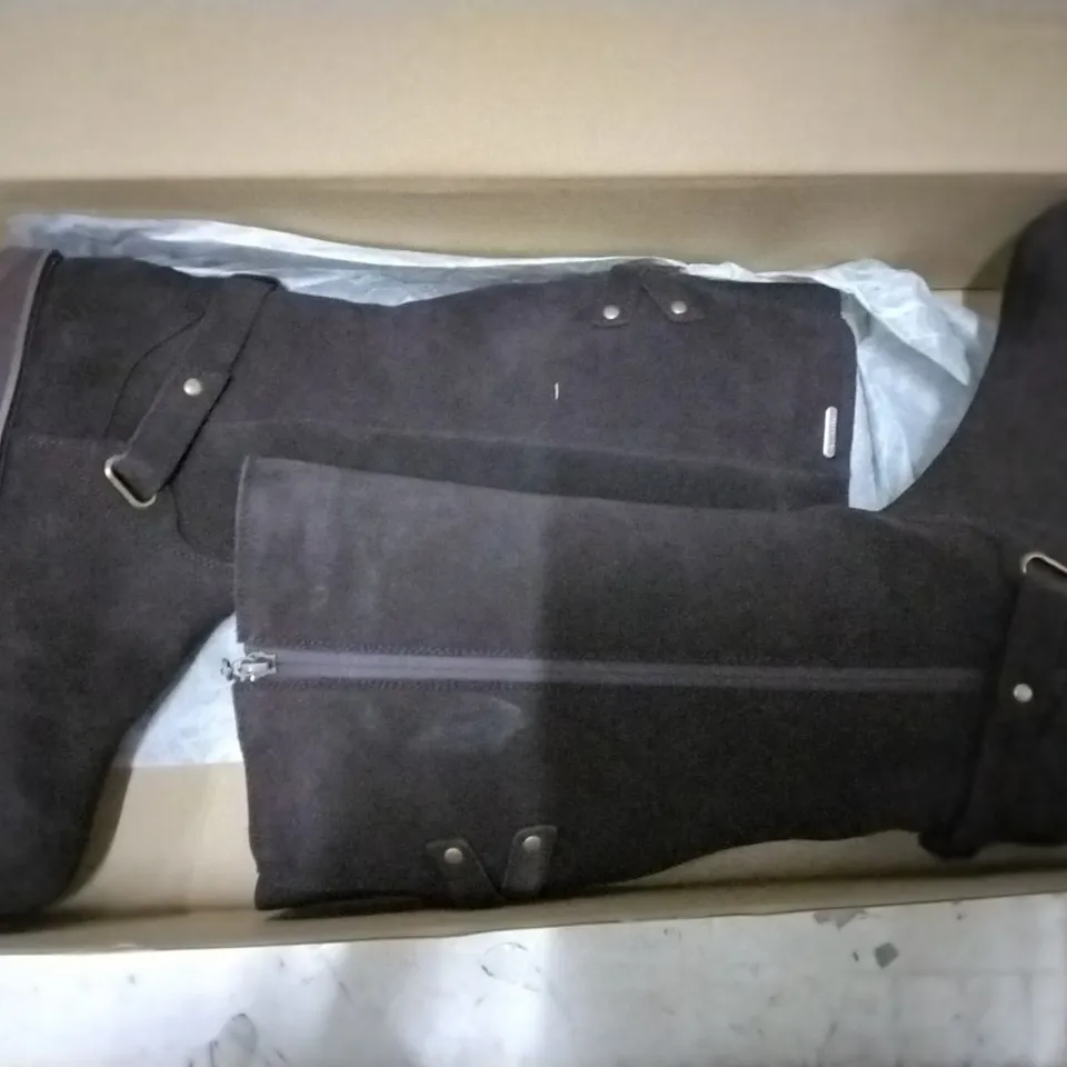 BOX OF EMU AUSTRALIA "KEMMIE" KNEE BOOTS - OAK - UK SIZE 9