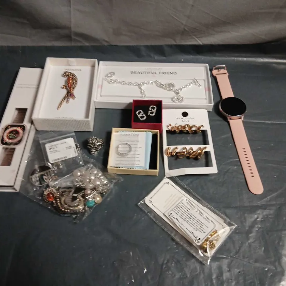 LARGE QUANTITY OF ASSORTED JEWELLERY AND ACCESSORIES