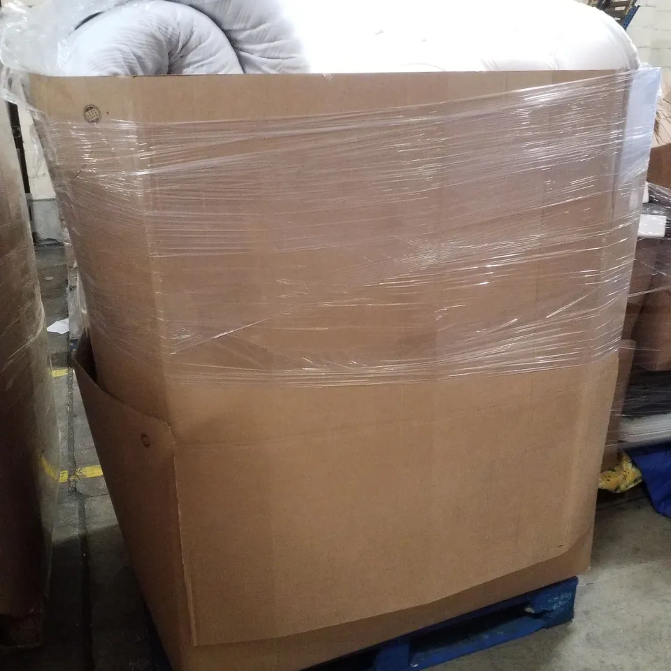 PALLET CONTAINING ASSORTED CUSHIONING INCLUDING MATTRESS TOPPERS