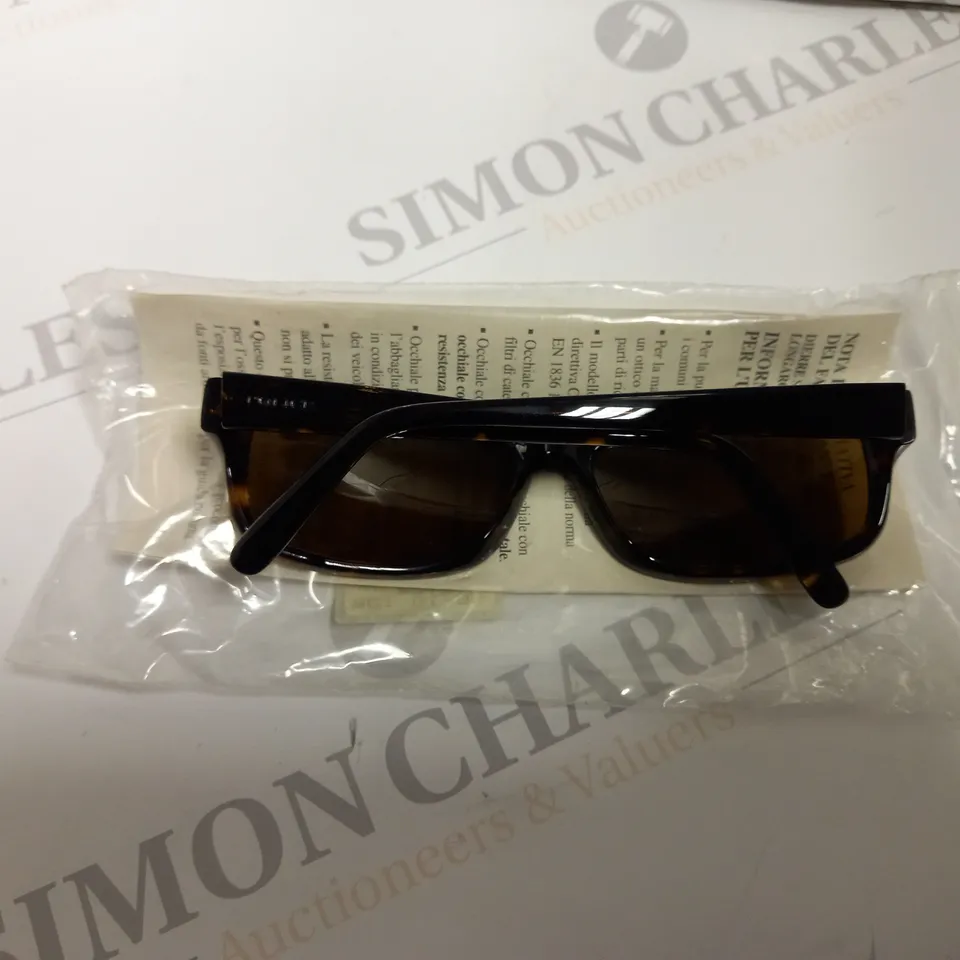 BOX OF 17 DERIGO TEMPERED GLASS SUNGLASSES - BROWN