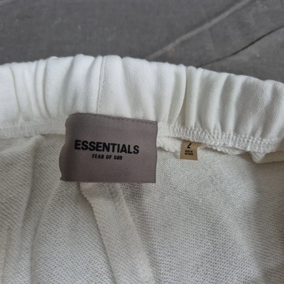 ESSENTIALS FEAR OF GOD SHORTS – WHITE, SIZE L