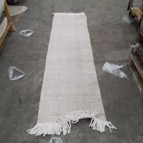 QUALITY DESIGNER AREA RUG - APPROXIMATELY 240X60CM