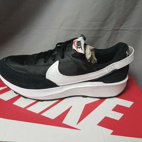 NIKE WAFFLE DEBUT WOMEN’S SNEAKERS – BLACK/WHITE SIZE 6