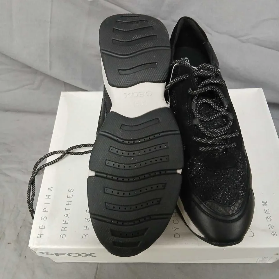 GEOX KIRYA BLACK SNEAKERS, UK 7 (EU 40) – GLITTERY UPPER