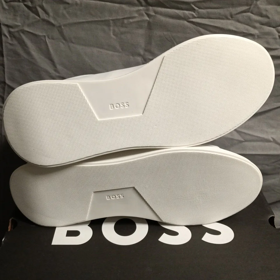 HUGO BOSS WHITE LEATHER TRAINERS– UK 10 (EU 44)