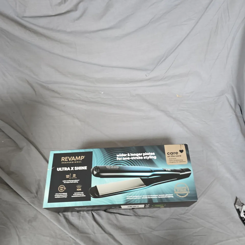 REVAMP ULTRAX SHINE HAIR STRAIGHTENER – PROFESSIONAL STYLING IRON (BOXED)