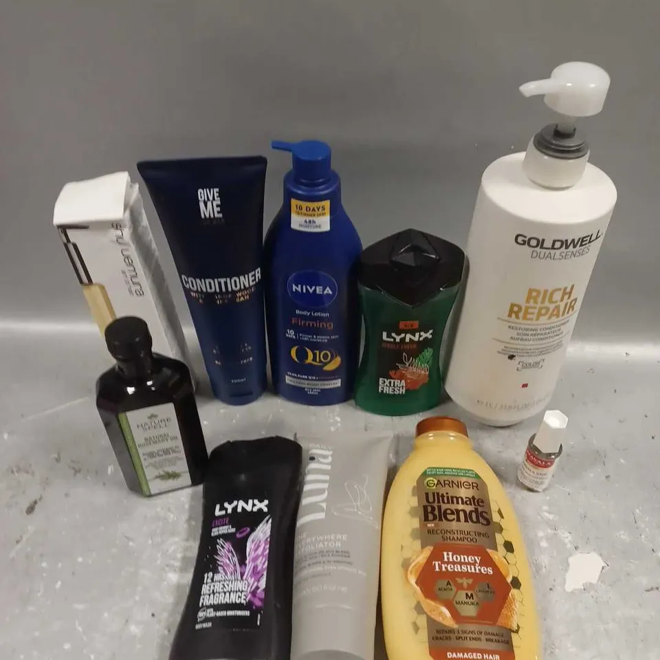 APPROXIMATELY 20 ASSORTED COSMETICS ITEMS TO INCLUDE LYNX SHOWER GEL, GOLDWELL CONDITIONER, GARNIER SHAMPOO ETC 