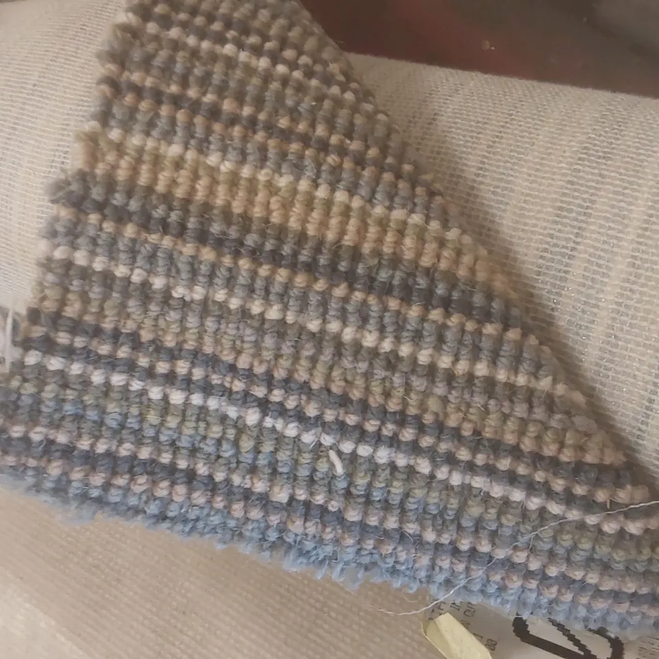 ROLL OF QUALITY VINCENTS PORTOFINO CARPET - APPROXIMATELY 4 x 2.3m