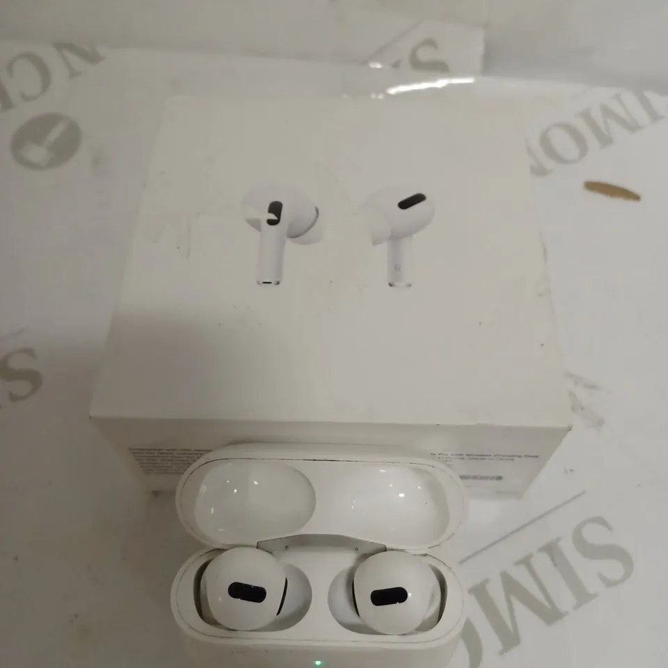 APPLE AIR PODS PRO 