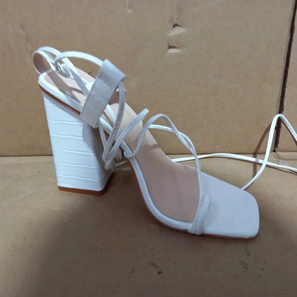 BOXED PAIR OF PRETTY LITTLE THING WHITE FAUX LEATHER HEELS UK SIZE 3