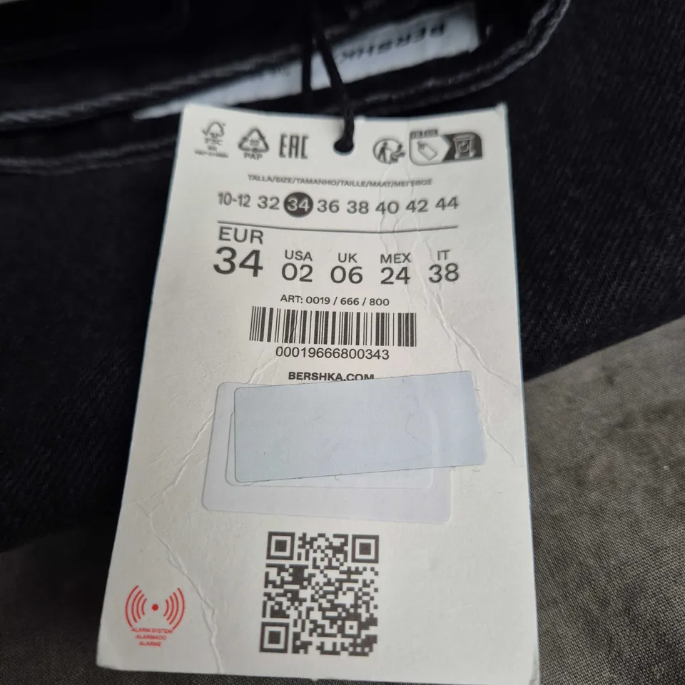BERSHKA SIZE 6 JEANS