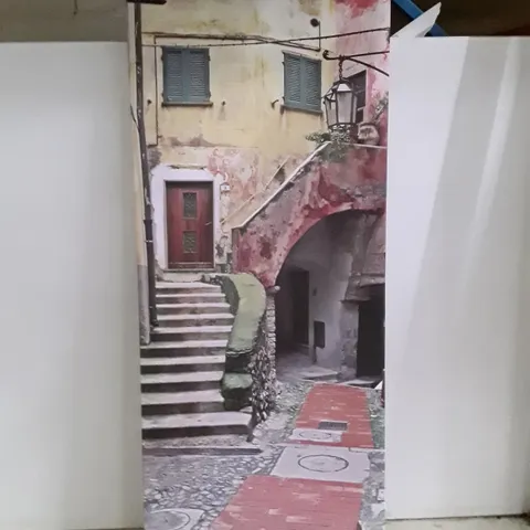 VERTICAL STREET - WRAPPED CANVAS