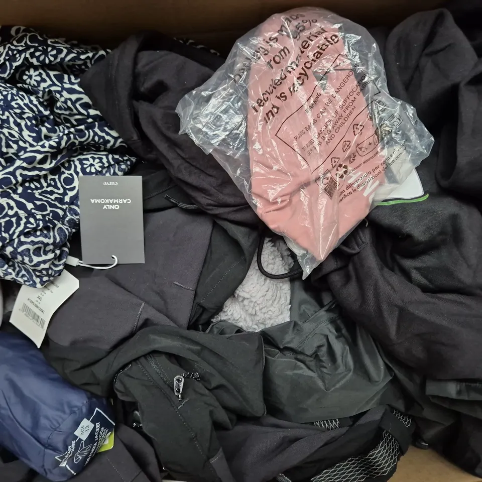 APPROXIMATELY 35 ASSORTED CLOTHING ITEMS IN VARIOUS SIZES, STYLES & COLOURS TO INCLUDE BRANDS SUCH AS MOUNTAIN WAREHOUSE DECATHLON, PRETTYLITTLETHING, ETC - COLLECTION ONLY
