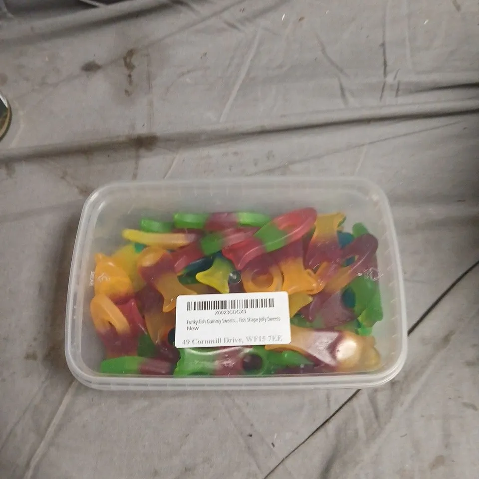 APPROXIMATELY 12 ASSORTED FOOD ITEMS INCLUDING BLACK MOUNTAIN HONEY , FUNKY FISH GUMMY SWEETS AND PEPSI CREAM SODA