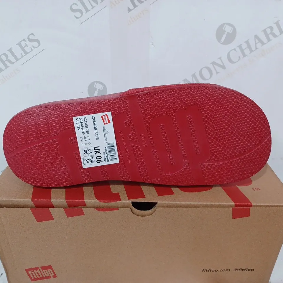 BOXED PAIR OF FITFLOP IQUSHION SLIDES IN SCARLETT RED - SIZE 6