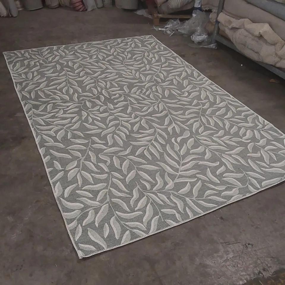 QUALITY DESIGNER PATTERNED RUG - APPROXIMATELY 287 x 193cm