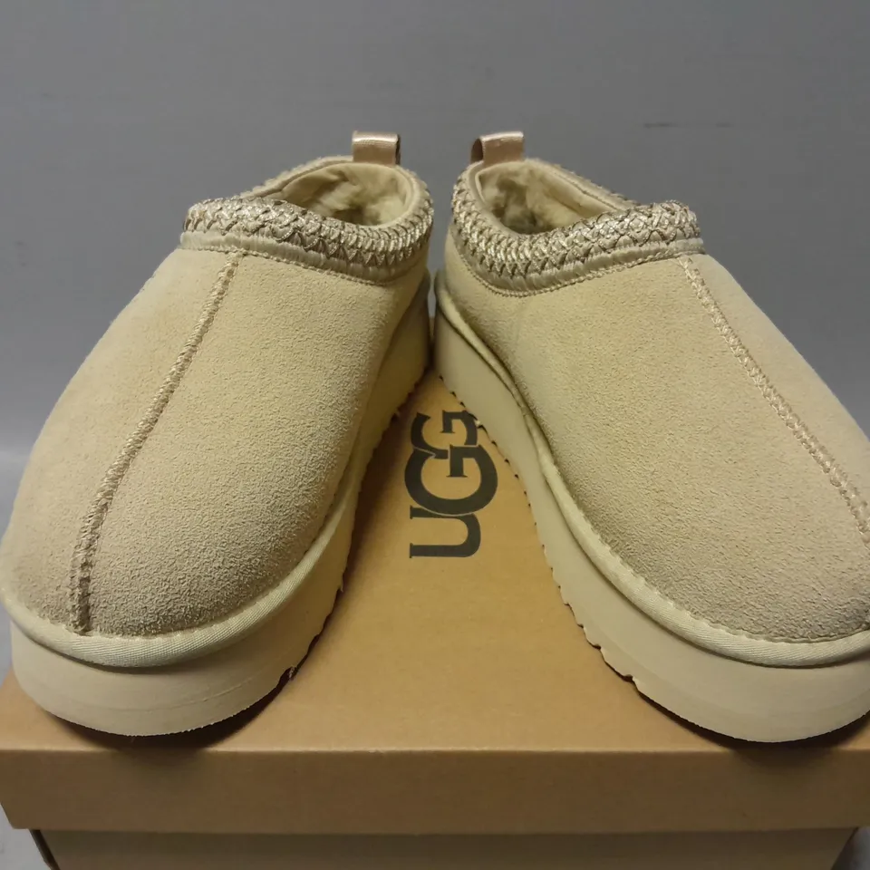 BOXED PAIR OF UGGS WOMENS TAZ SLIPPERS IN BEIGE