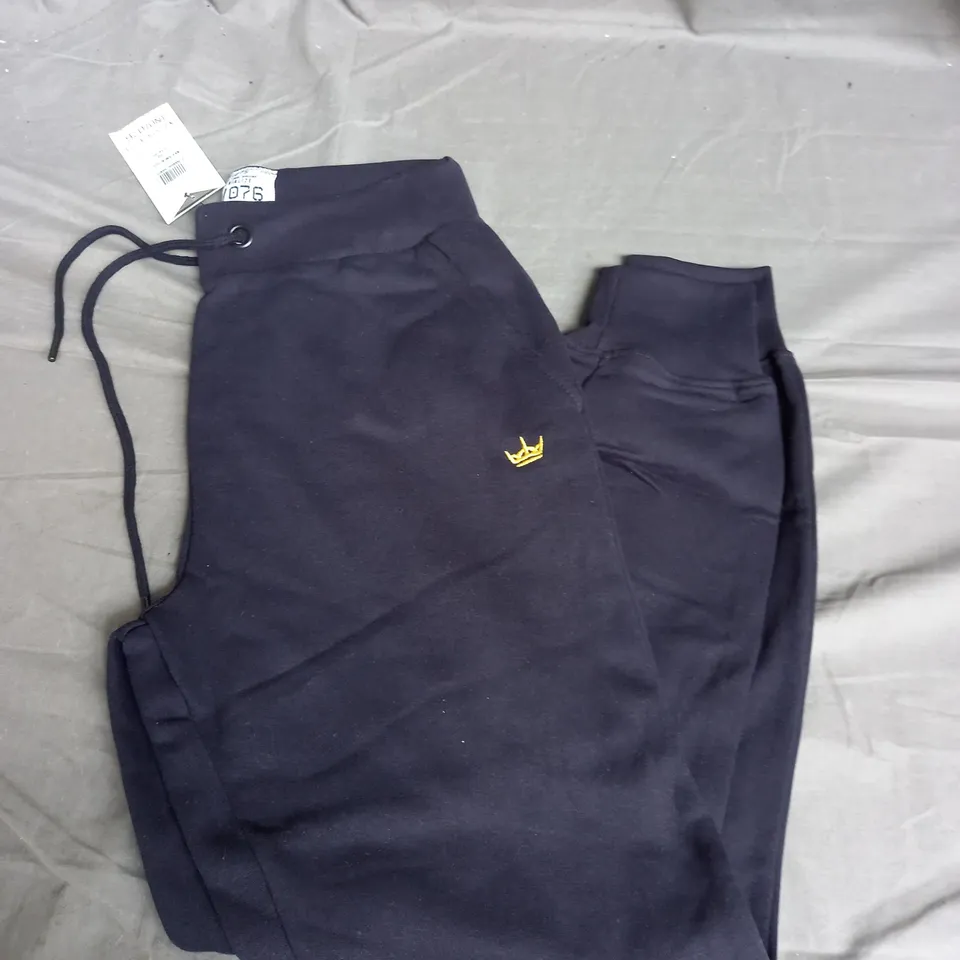 INDUSTRIALIZE CROWN EMBROIDERED JOGGER AND HOODIE SET IN NAVY SIZE M