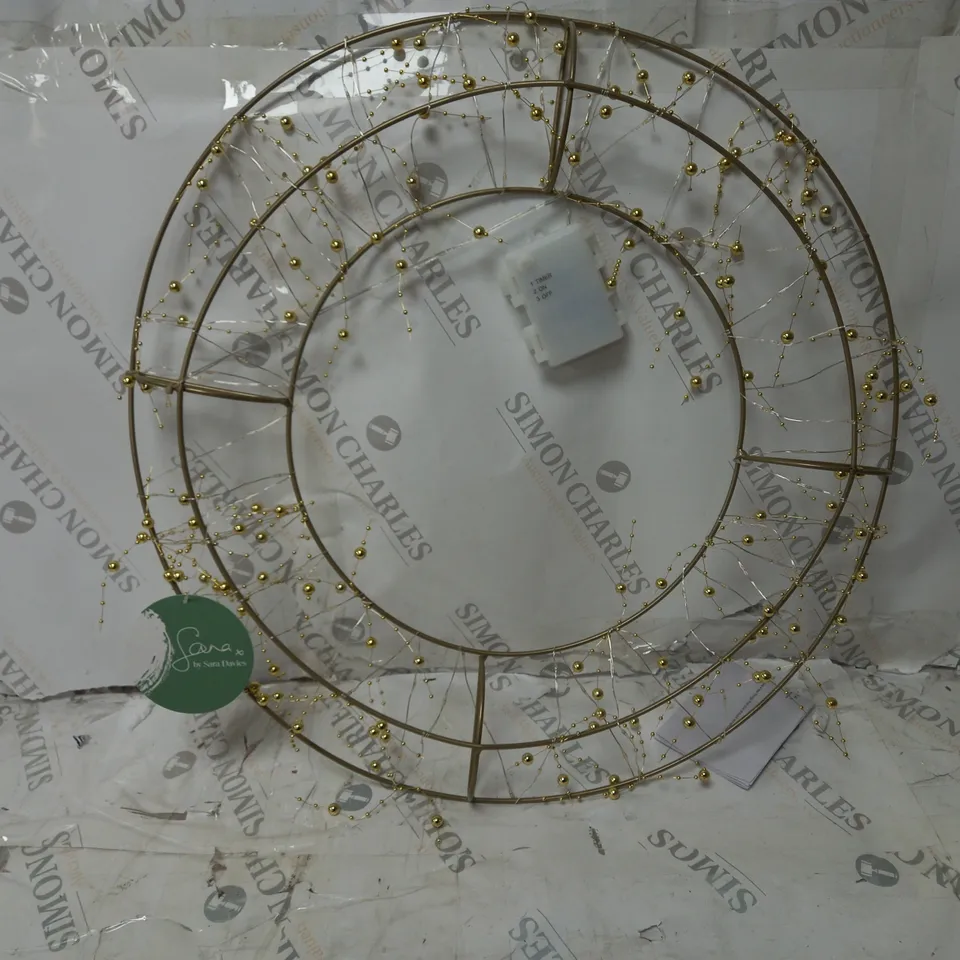 BOXED OUTLET SARA DAVIES GOLD PRE-LIT WREATH 50CM