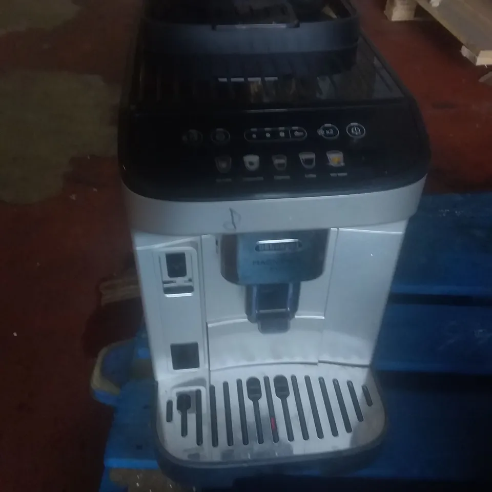 DELONGHI MAGNIFICA EVO COFFEE MACHINE 