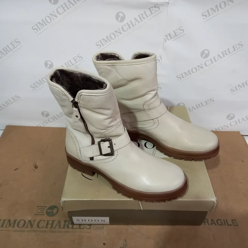 BOXED PAIR OF SHOON BOOTS- SIZE 39