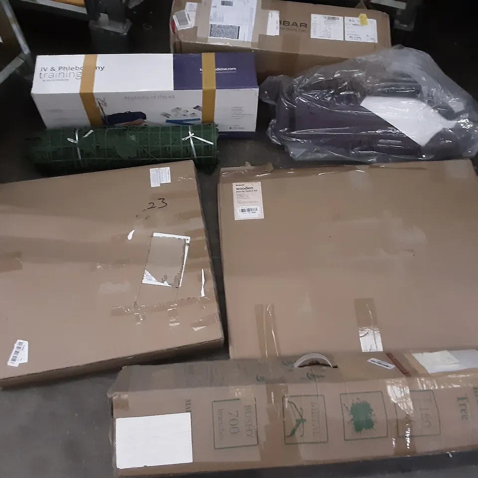 PALLET OF ASSORTED PRODUCTS INCLUDING IV& PHLEBOTOMY TRAINING KIT, GREEN CHRISTMAS TREE, WOODEN PUZZLE BOARD KIT, KIDS PLAY MAT, COMHOMA OFFICE CHAIR 