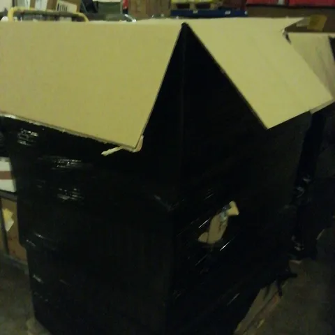 PALLET OF ASSORTED ITEMS INCLUDING, SURGICAL MASKS, MAGNETIC DOOR SCREEN, SCREEN PROTECTORS, WATERPROOF PHONE POUCHES.