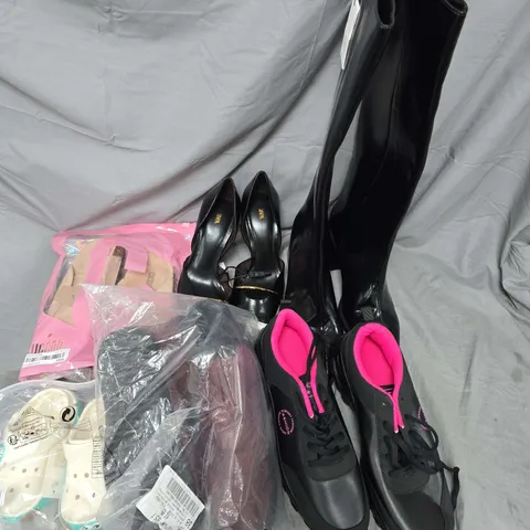 APPROXIMATELY 20 ASSORTED PAIRS OF SHOES AND FOOTWEAR ITEMS IN VARIOUS STYLES AND SIZES TO INCLUDE FASHION, ZARA, CUCCOO, ETC - COLLECTION ONLY