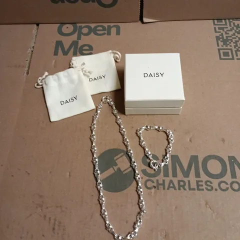 DAISY SILVER TONE NECKLACE AND BRACELET SET