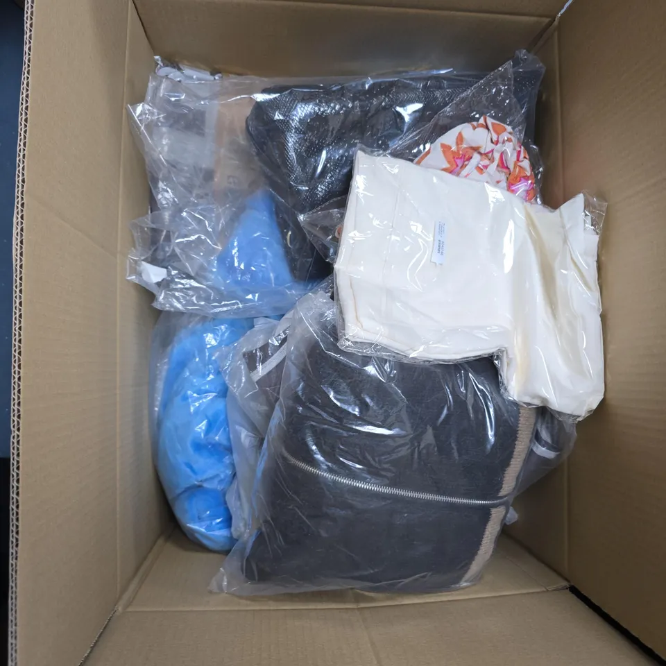 BOX OF APPROXIMATELY 15 ASSORTED ITEMS TO INCLUDE: SHOWER CURTAIN WITH RINGS 