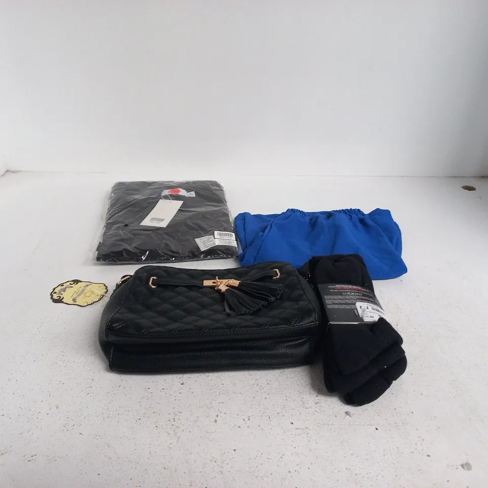 BOX OF APPROXIMATELY 30 ASSORTED CLOTHING ITEMS TO INCLUDE EVERLAST SOCKS, BEN DI LISI, MODA BAG ETC