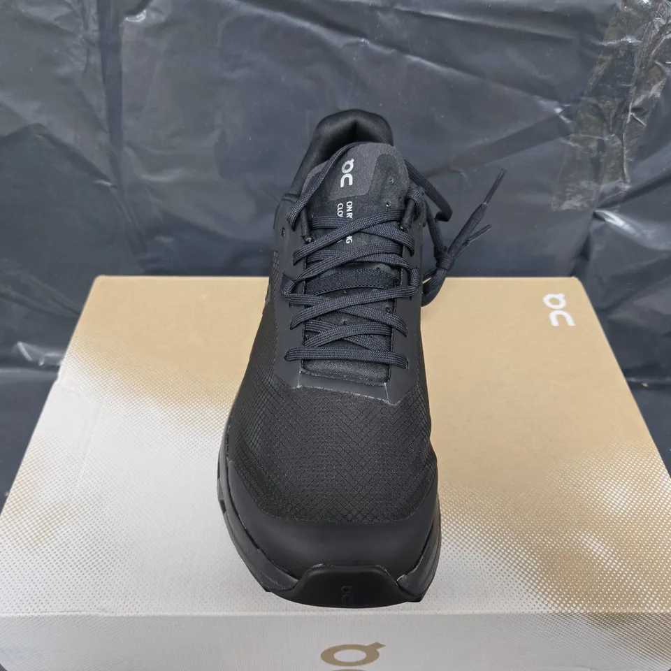 BOXED PAIR OF ON CLOUDVISTA 2 TRAINERS IN BLACK - UK 6.5