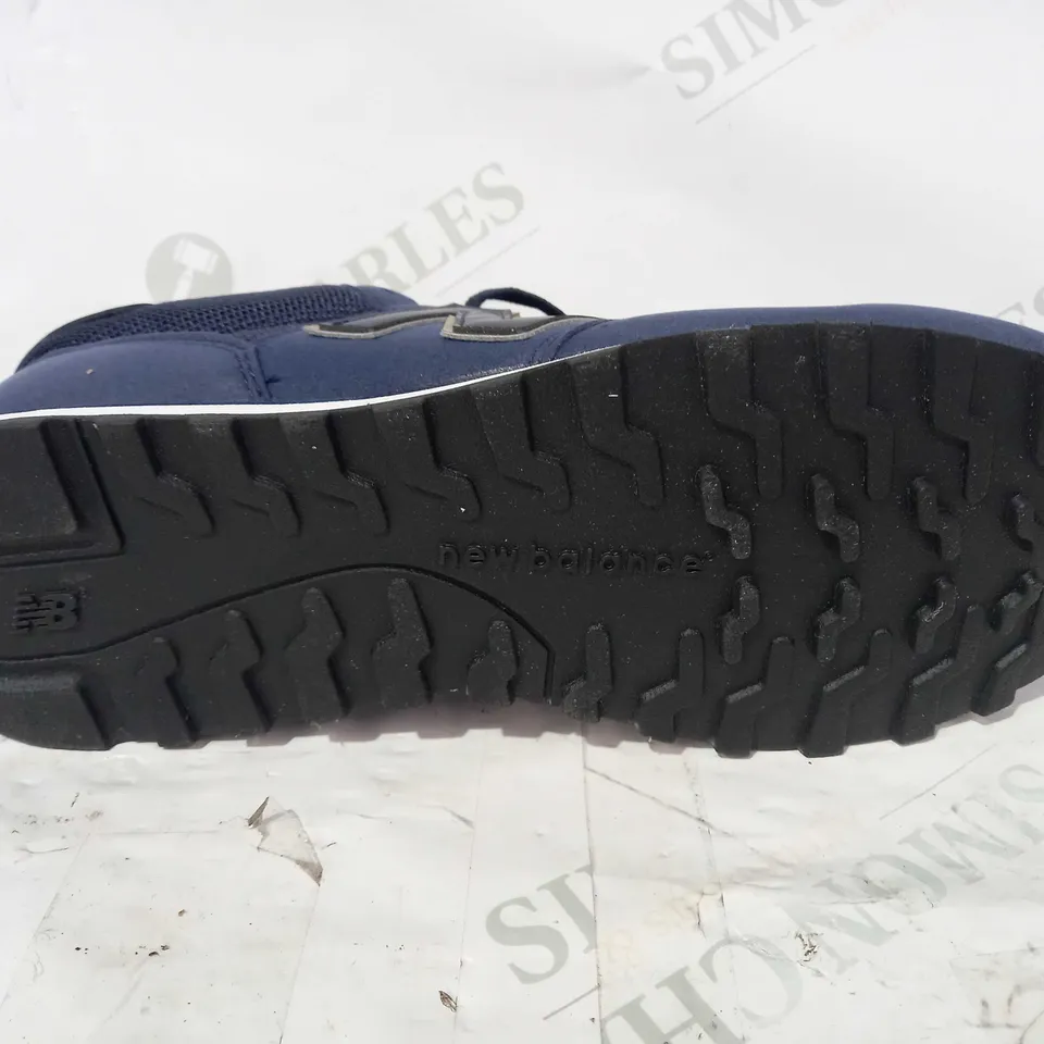 BOXED PAIR OF NEW BALANCE 500 TRAINERS IN NAVY UK SIZE 8