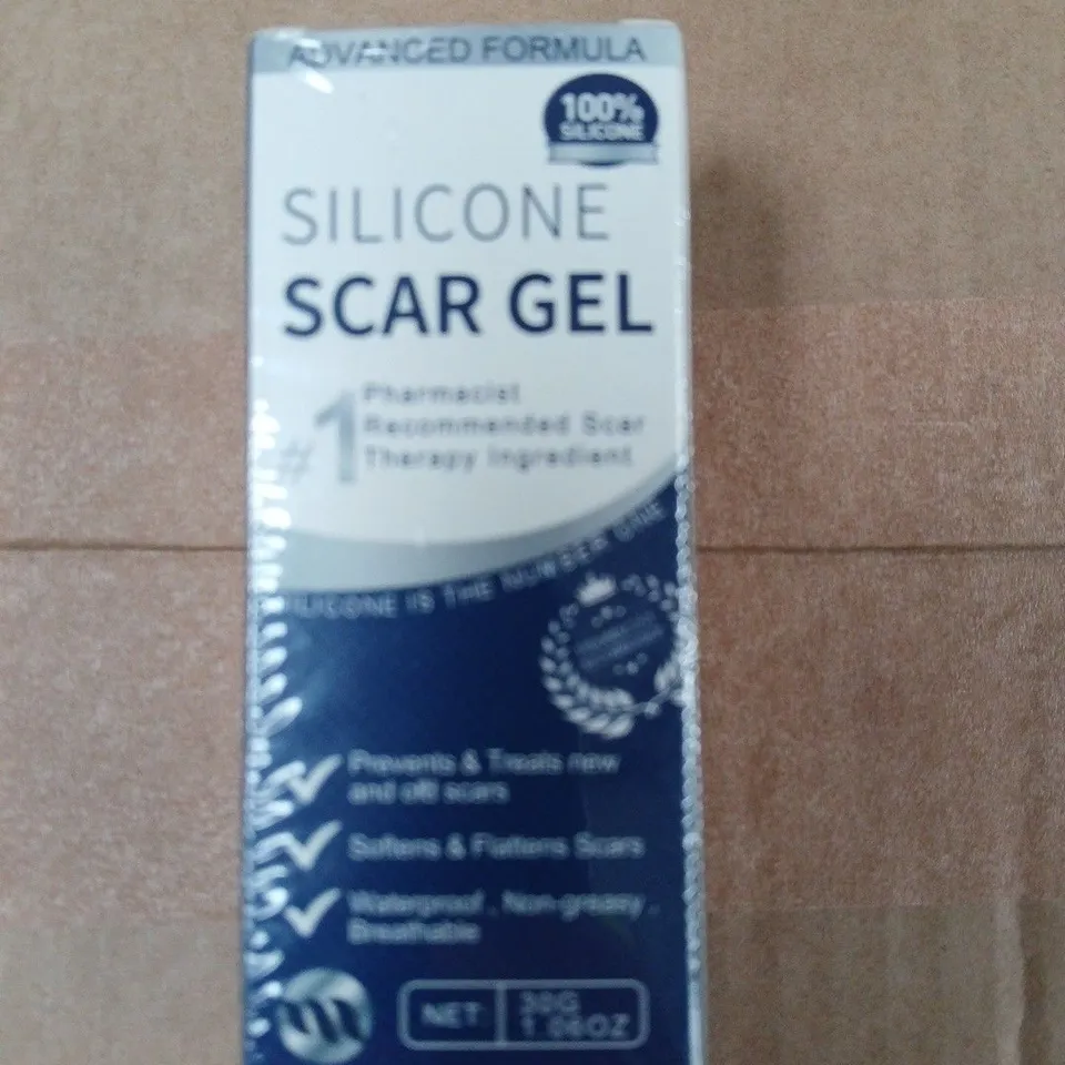 APPROXIMATELY 15 ASSORTED ITEMS INCLUDING SILICONE SCAR GEL , WART REMOVER AND TURMERIC VITAMIN TONER 