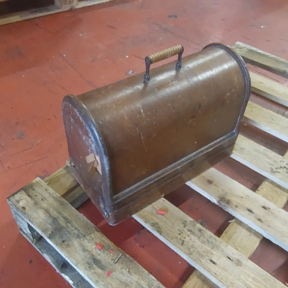 VINTAGE SINGER HAND CRANK SEWING MACHINE