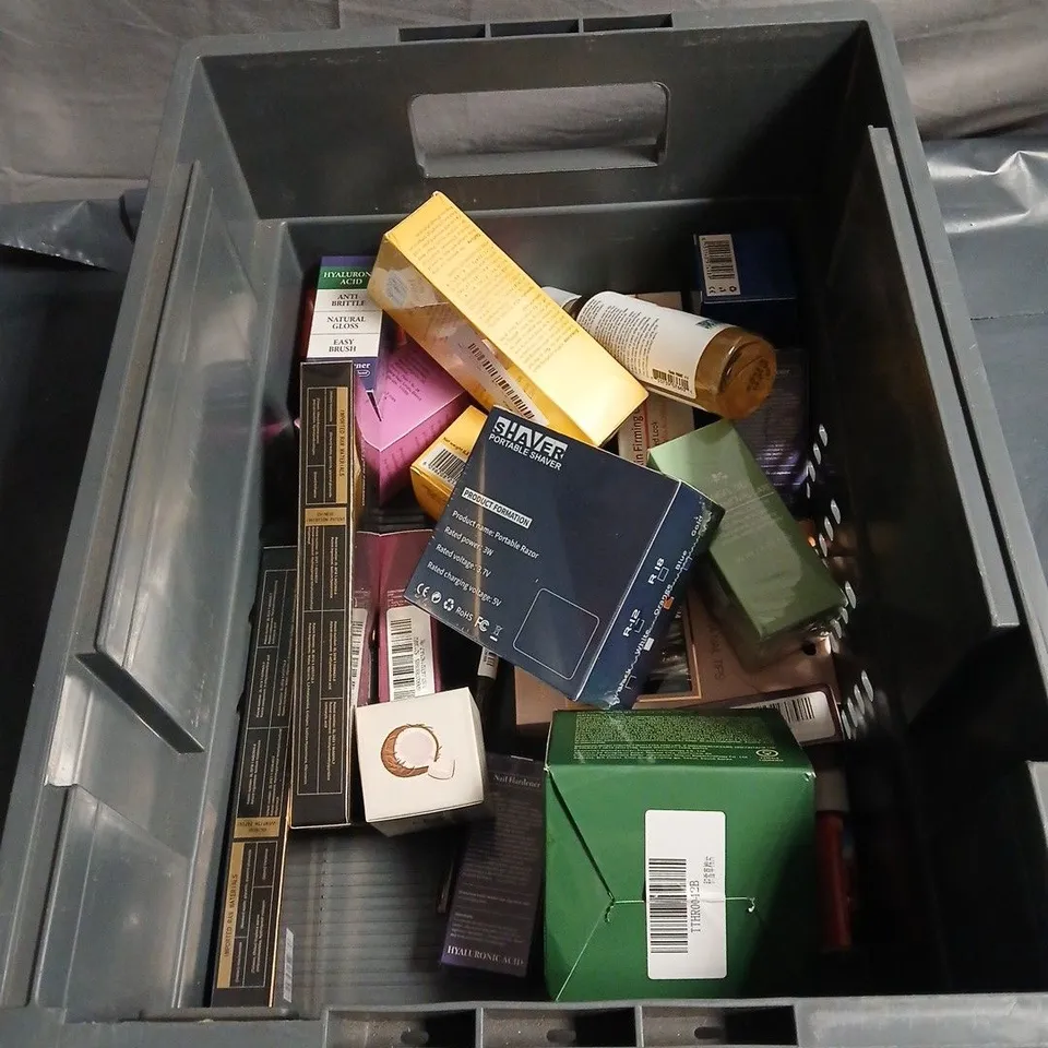 APPROXIMATELY 15 ASSORTED COSMETIC ITEMS TO INCLUDE PORTABLE SHAVER, NIGHT WRAPPING MASK, HAIR REMOVAL CREAM, CALCIUM MULTI BALM, ALMOND OIL ETC