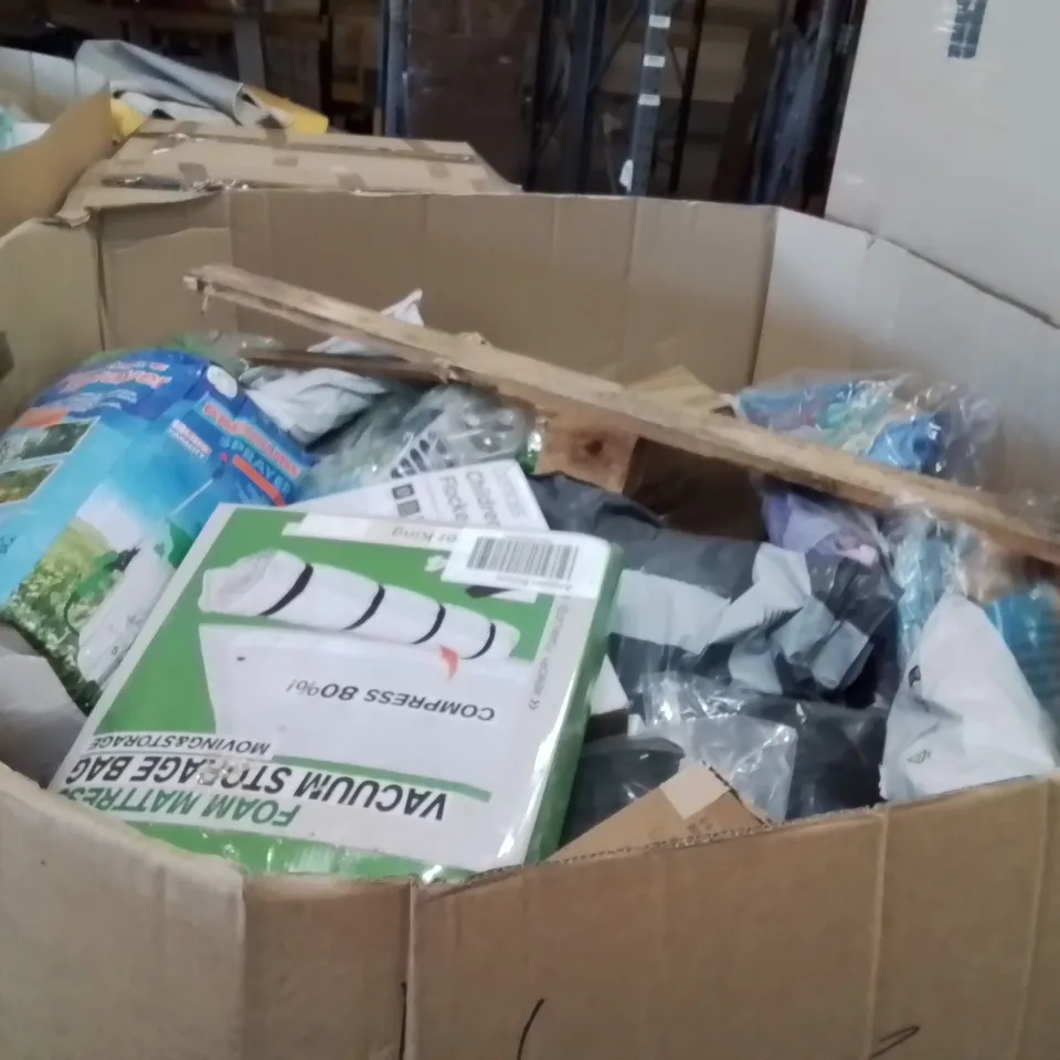 PALLET CONTAINING A LARGE QUANTITY OF HOSES 