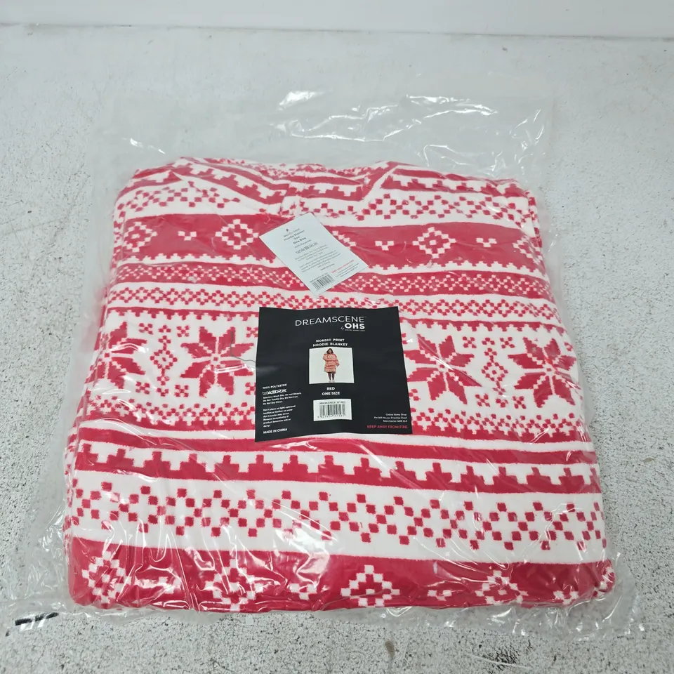 DREAMSCENE BY OHS NORDIC PRINT HOODIE BLANKET IN RED