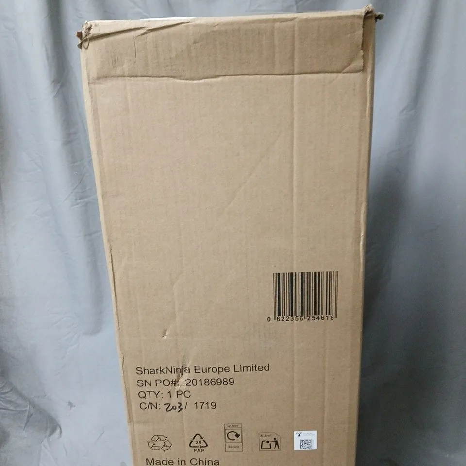 SHARK STRATOS CORDLESS VACUUM W/ ANTI HAIR WRAP & CLEAN SENSE IQ IZ400UKT