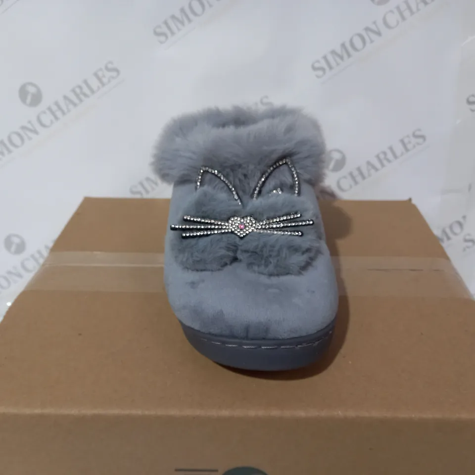 GREY FLUFFY SLIPPERS SIZE 38