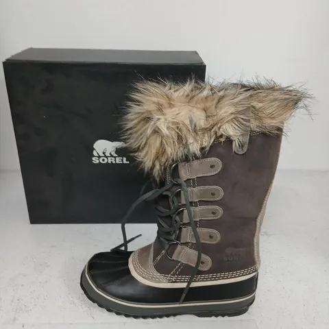 SOREL JOAN OF ARC WINTER BOOTS – MEN'S UK 7, BROWN & FUR TRIM