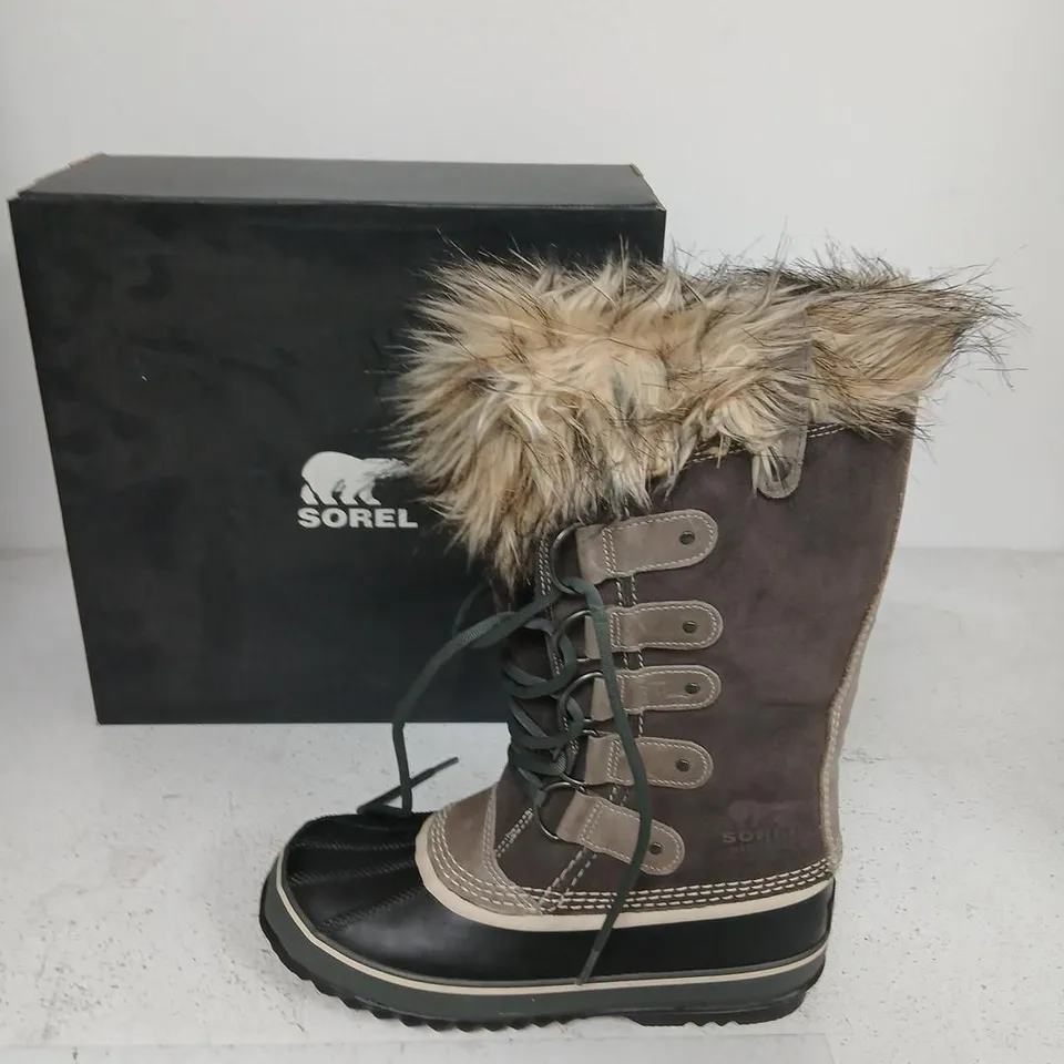 SOREL JOAN OF ARC WINTER BOOTS – MEN'S UK 7, BROWN & FUR TRIM