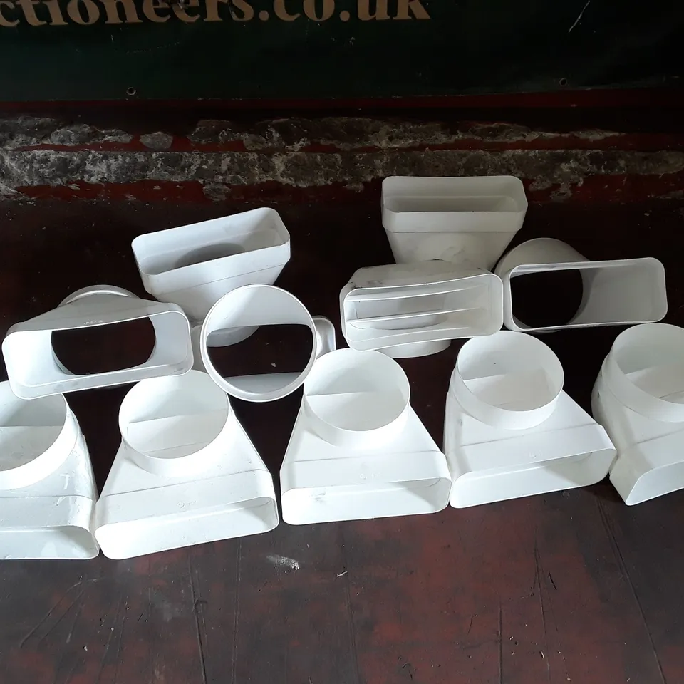 BOX CONTAINING 11 EXTRACTOR FITTINGS