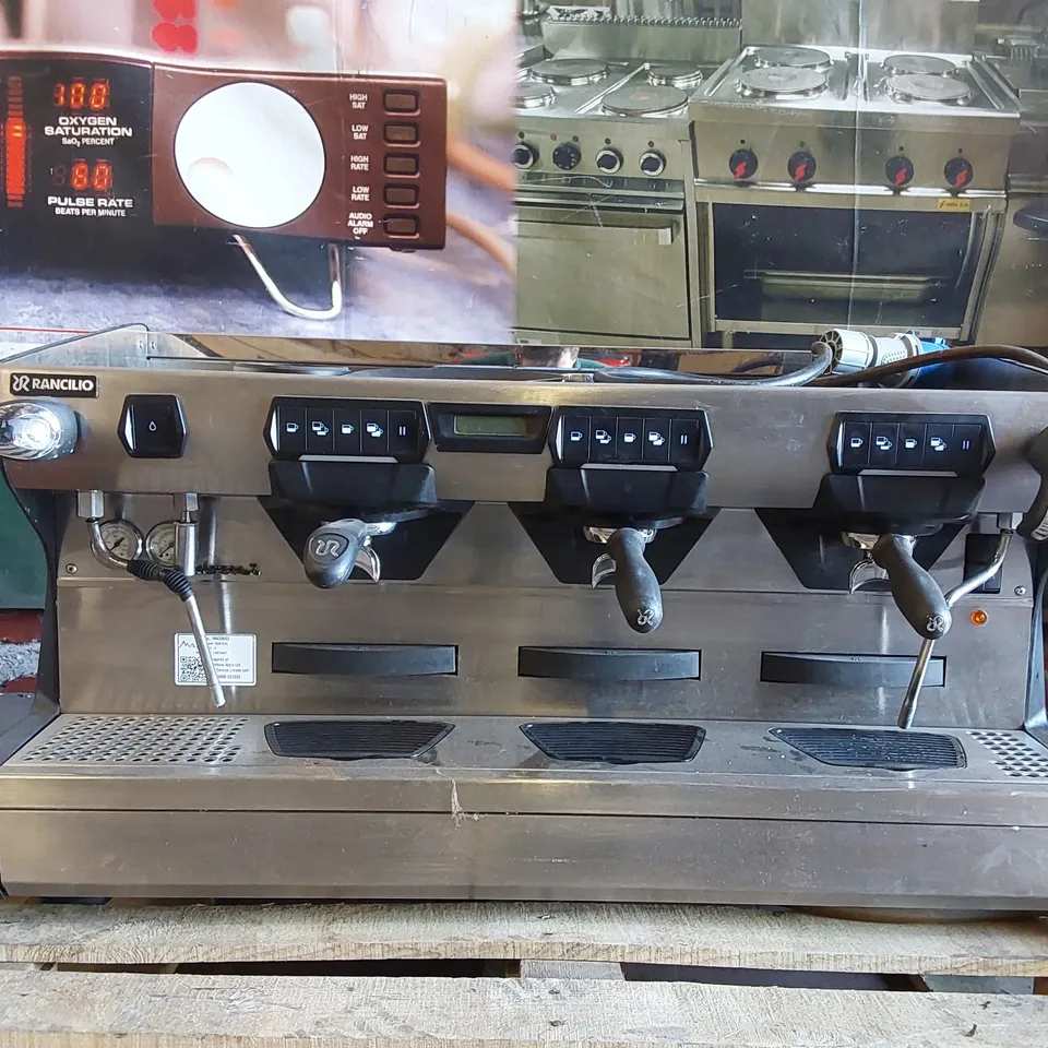 RANCILIO CLASSE 7 COMMERCIAL 3 GROUP ESPRESSO MACHINE 