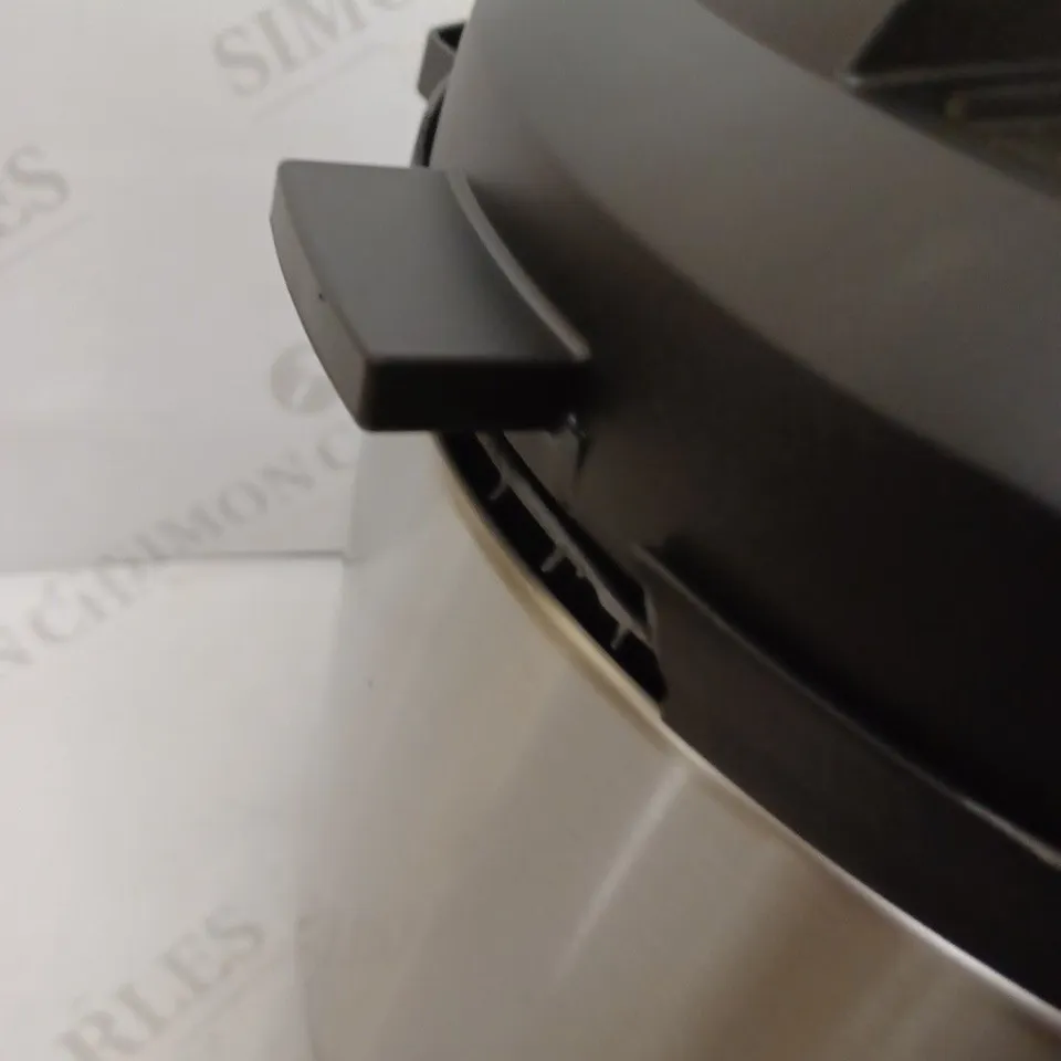 INSTANT POT DUO SMART PRESSURE COOKER