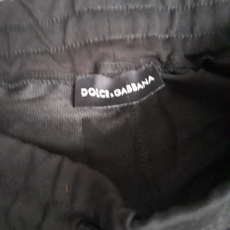 DOLCE & GABBANA BLACK TRACKSUIT SHORTS - MEDIUM