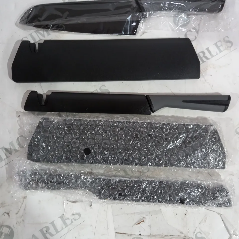 COOK'S ESSENTIALS SET OF KNIVES WITH SHARPENING SHEATHS IN BLACK
