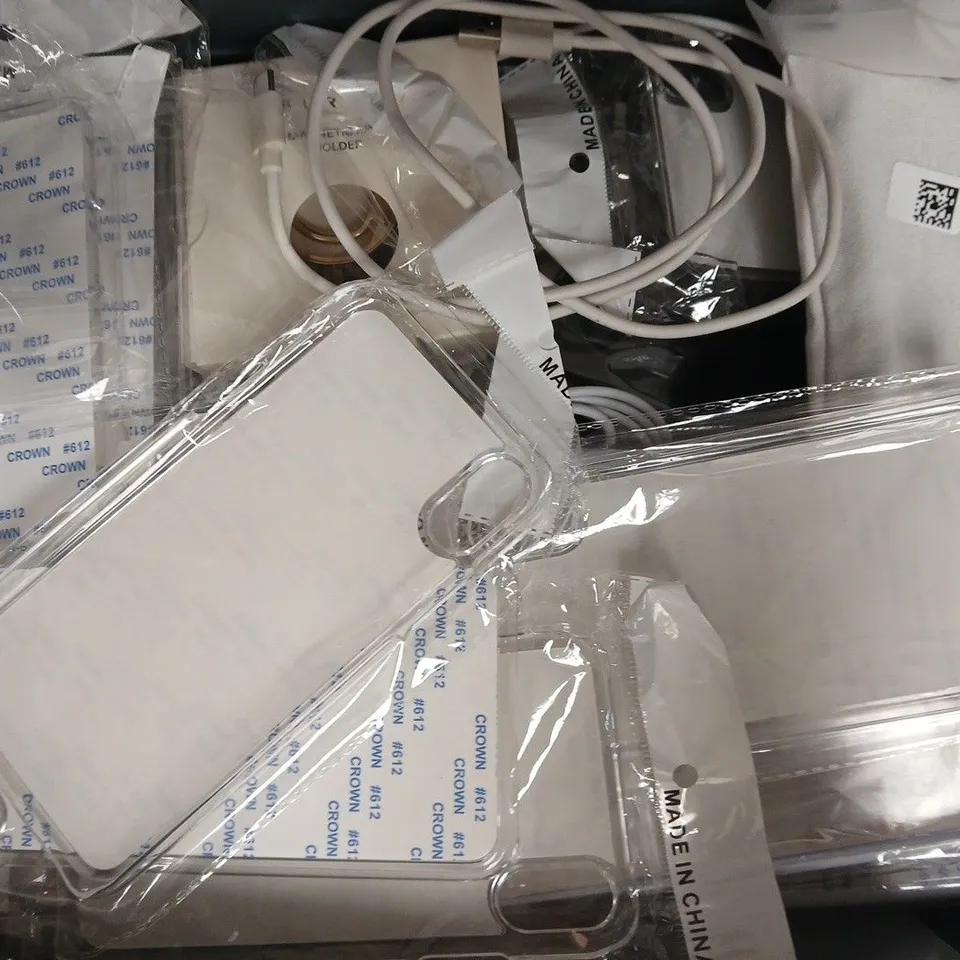 APPROXIMATELY 15 ASSORTED HOUSEHOLD ITEMS TO INCLUDE SCREEN PROTECTORS AND PHONE CASES, ETC