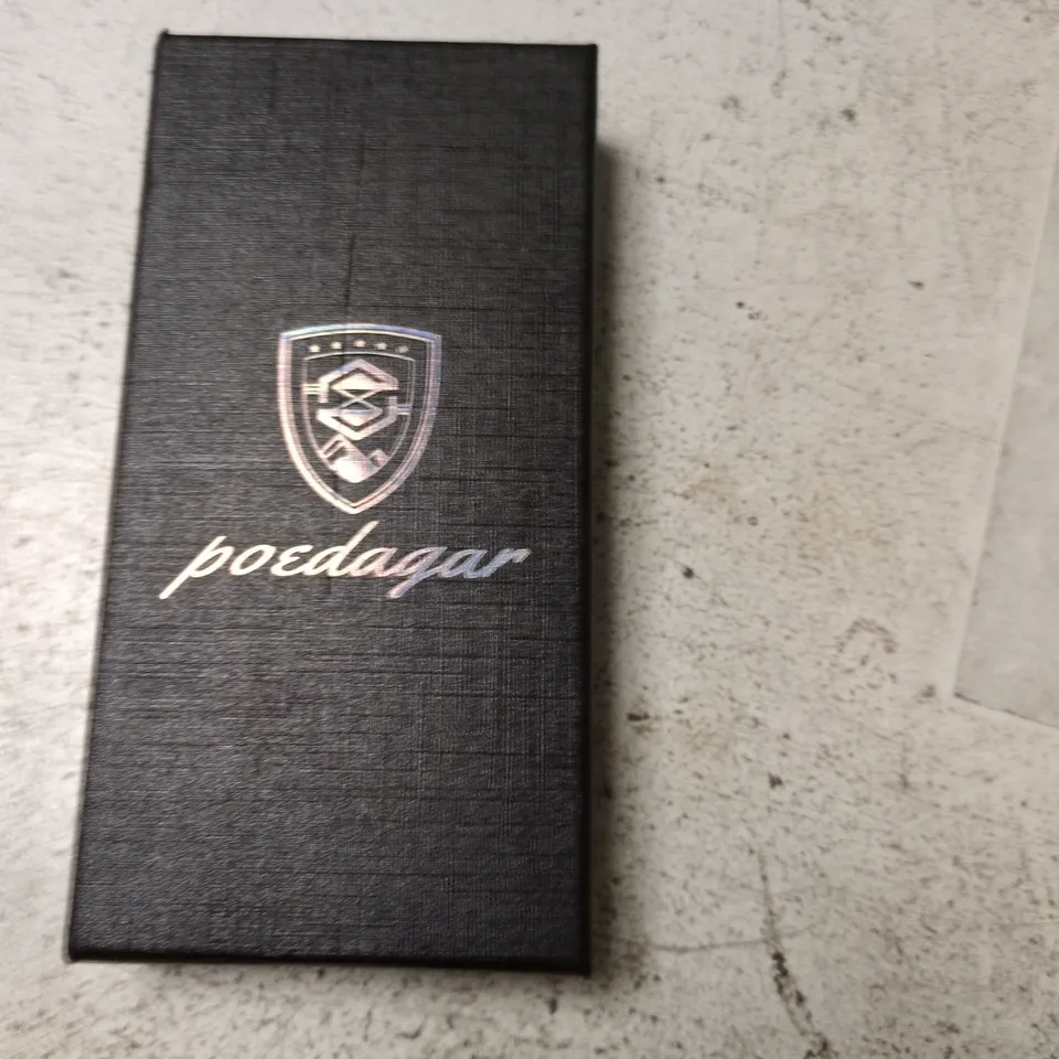 POEDAGAR - GOLD-TONE WRISTWATCH IN PRESENTATION BOX